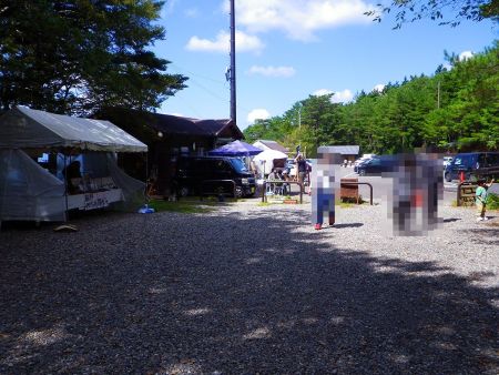 玉置神社駐車場へ戻ってきた。腹が減ったのでもうここの食堂で昼食をとることにした