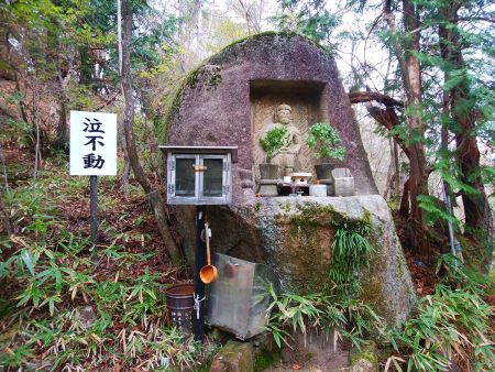 泣不動らしいけど地蔵が泣いてるのかな？よくわからんかった