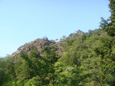 岩湧アルプスと呼ばれるタツガ岩