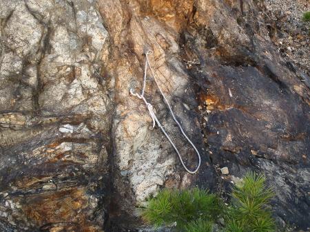 ハーケンと捨て縄のところ。ここまでくると登りは落ち着く