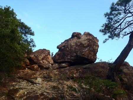この人の顔のような岩までくると岩登りは終わりになる