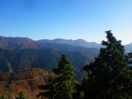 こっちは少し南東側で藤原岳が見えてるのかな！？ここからの角度だとよくわからないね