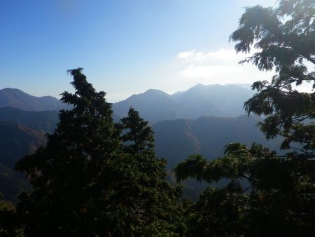 東側の展望だけど、竜ヶ岳とかの方面が見えてるはずなんだけど違うのかな！？よくわからない