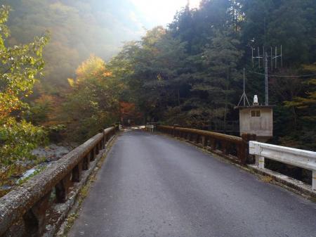 大川口からスタート。橋わたってすぐ右へ