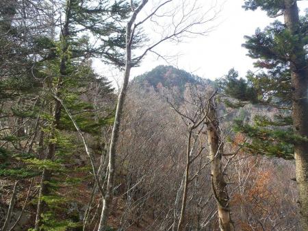 鉄山偽ピーク！？が見える。さらに向こうが鉄山