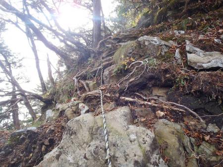 鉄山手前も急登