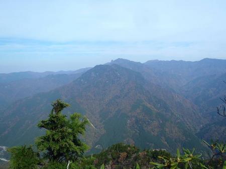 向こう側の山も見えてきた