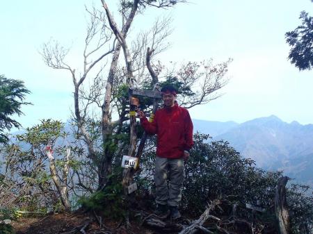 鉄山登頂はなんか嬉しいくて記念撮影