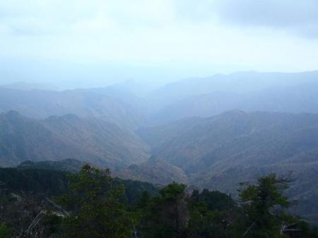 展望は少し霞ぎみ