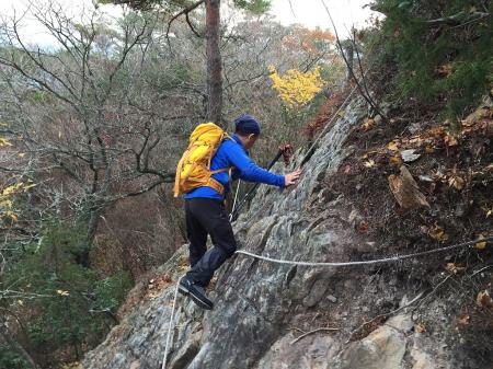 岩場のトラバース