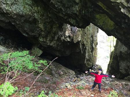 大迫力の石の双門