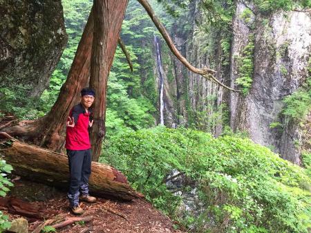 仙人嵓前のテラスから双門滝。ザンキ平の下から早かった