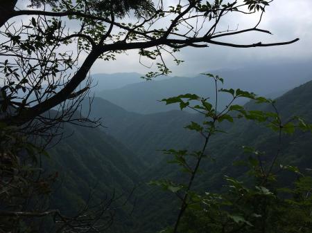 あの谷をまた歩くのか・・・