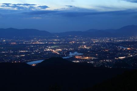 宇治川と宇治市の展望