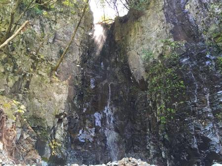 水無滝に到着。水量はめちゃ少ないけど迫力があったのと、なんか異空間にきたような感覚だった。写真では伝わらないのが残念＞＜