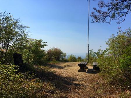 5分ほどで落葉山北西峰の展望台に到着