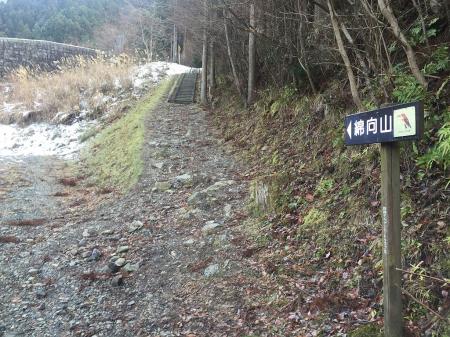 登山口までも道標はしっかりしている