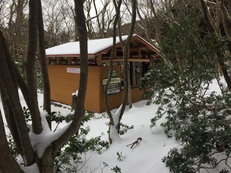 四合目の手前にあるあざみ小舎