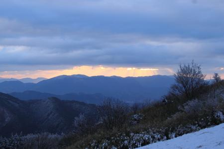 雲の隙間からさす光。これも幻想的だった