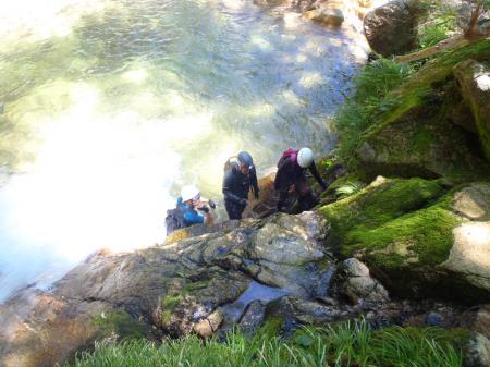 巻きで登るところ。ちなみに落ちてもドボンッだけ