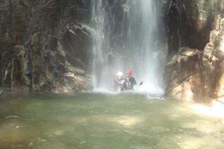 貴船の淵の滝壷で沢らしい記念撮影