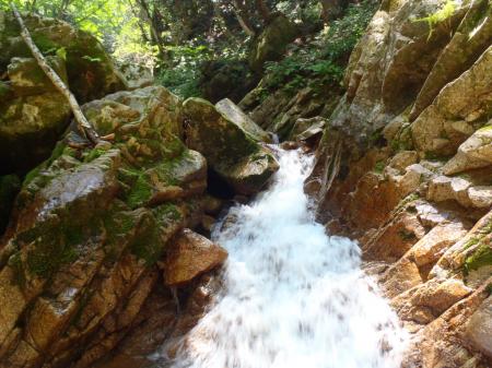 これも登りやすく涼しい登り