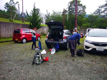 ガリバー旅行村の駐車場で準備。ここまで車であがれたのがびっくりした