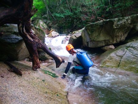 今回初のえりさん、少し寒いけど沢登りが楽しそう