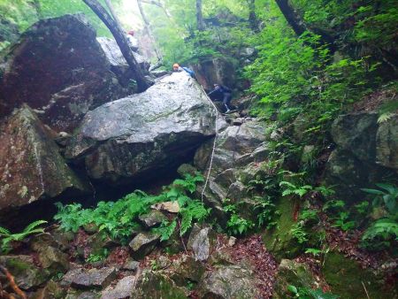 巻き道は鎖もあって登りやすい