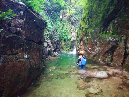 屏風ヶ淵。せっかくきたのでこのゴルジュと奥の滝を撮影する