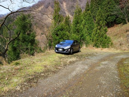 路肩に停めた車まで戻ってきた。本日もお疲れ様でした、と言いたいところなんだけど次があるんだよね