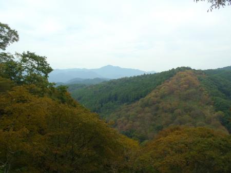 無料駐車場付近の竜門岳が見える