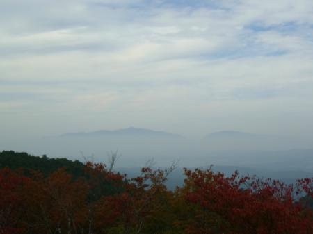 金剛山と葛城山が見えるが下界が霞んでいた