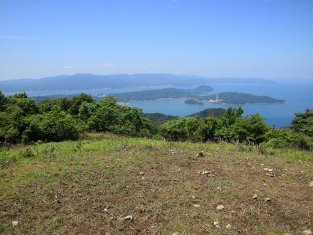 左側に見える細いところが天橋立かな？眺望の案内図だとそういうことになる