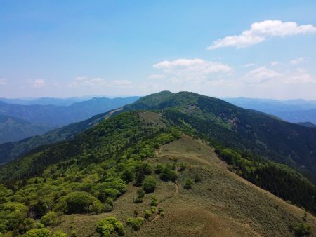 空撮で縦走路と舟木山と後山を撮影してみた。空撮で見るとどの山も近くに見えるんだけど、実際は距離があったね
