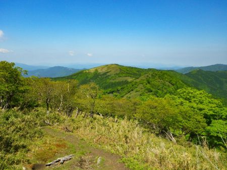 ここから見ても駒の尾山は遠いね。これほど歩いたってことなんだろうけど、山って不思議と歩いてきた道が遠く感じる