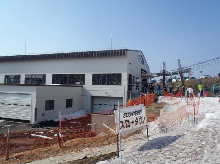 ゴンドラは朝から並んでいるが3割が登山者