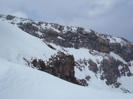 迫力ある岩。こういうのを見ると3000m級だと思う