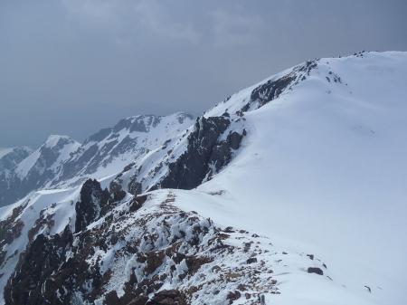 やはり岩肌と雪が超迫力ある