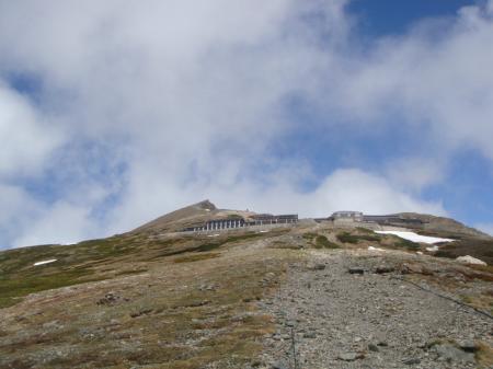 白馬山荘は見えているが結構歩く