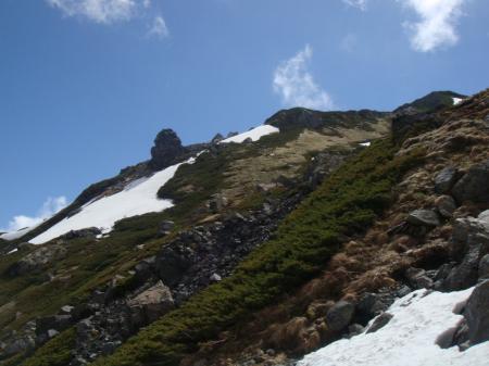 さあ下山開始。振り返ると青空