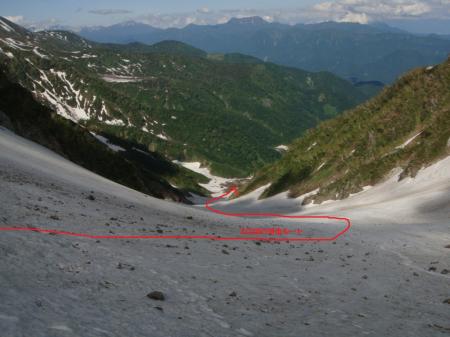大雪渓の滑走は見えているのになかなか着かない感じで長かった。最後は足が痛くなってきた