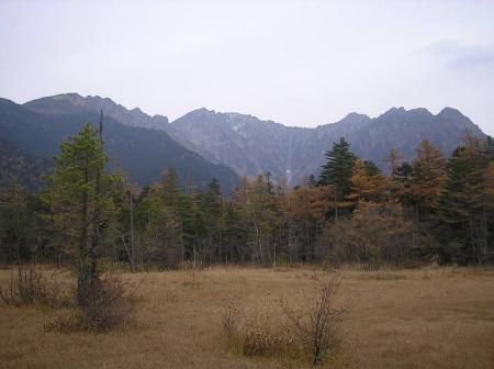 穂高連峰が見える。色づきはじめているけど、少し時期が早かったかな！？