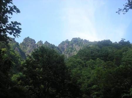 あのギザギザが有名な戸隠山の蟻の塔渡りなのか。行ってみたいけどね