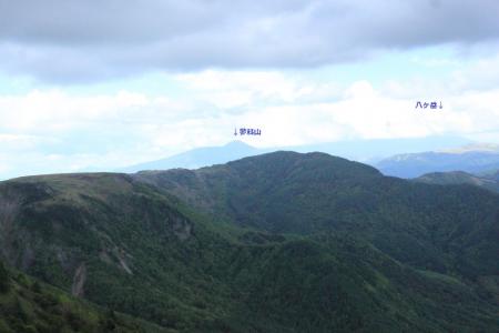 蓼科山が顔を出した。八ヶ岳は雲の中