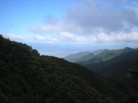 道路から須坂市街が少し見える