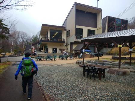 第二ロープウェイのしらかば平駅まで歩く
