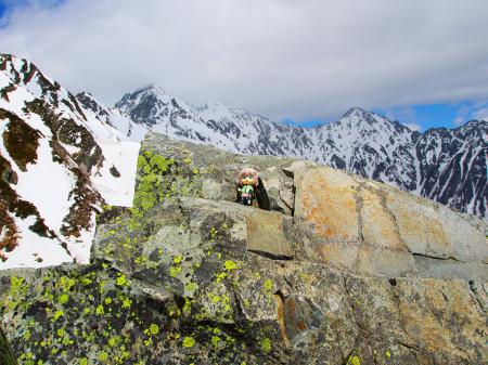 今回はせっかくなので穂高の稜線をバックに雪村あおいちゃんを撮影