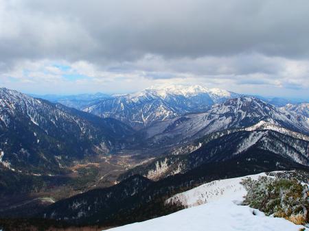 向こう側は乗鞍岳。まだ少し雲がかかってるけどこの後、完全にはけてしまう