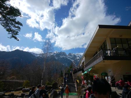ロープウェイしらかば平駅に到着。西穂を振り返る。ありがとう西穂！